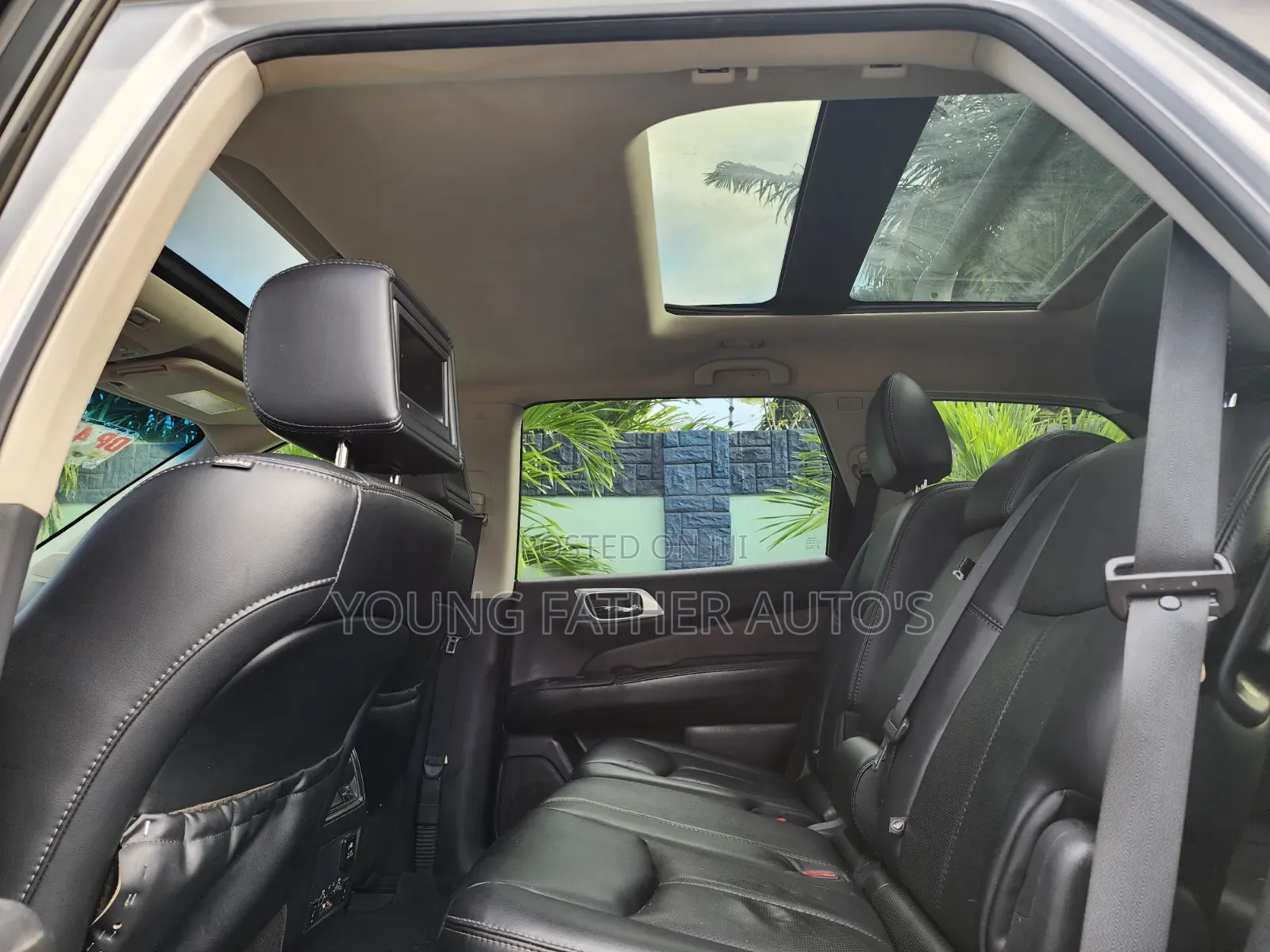 Nissan Pathfinder Platinum 4dr 4x4 (3.5L 6cyl) 2017 Gray