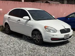 Hyundai Accent SE Automatic 2010 White