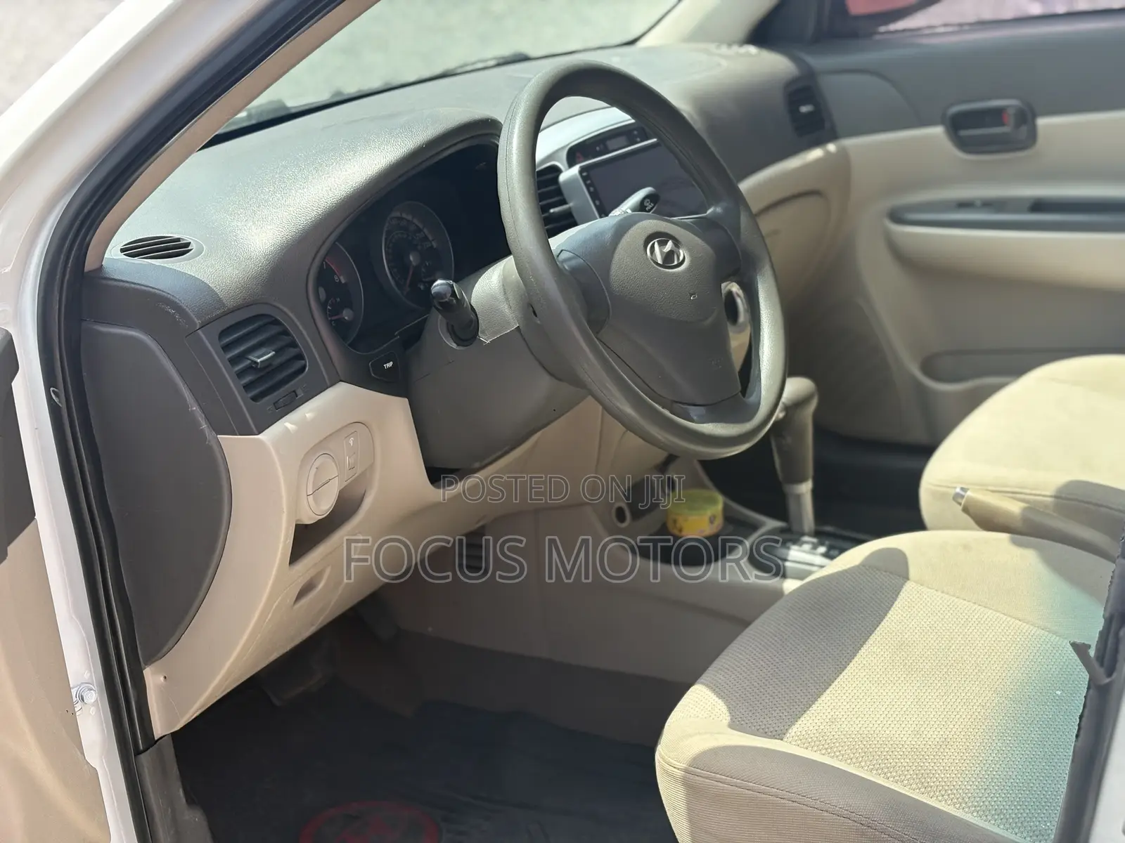 Hyundai Accent SE Automatic 2010 White