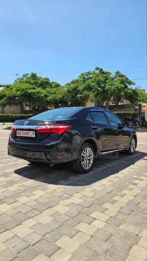 Toyota Corolla Altis 2016 Black