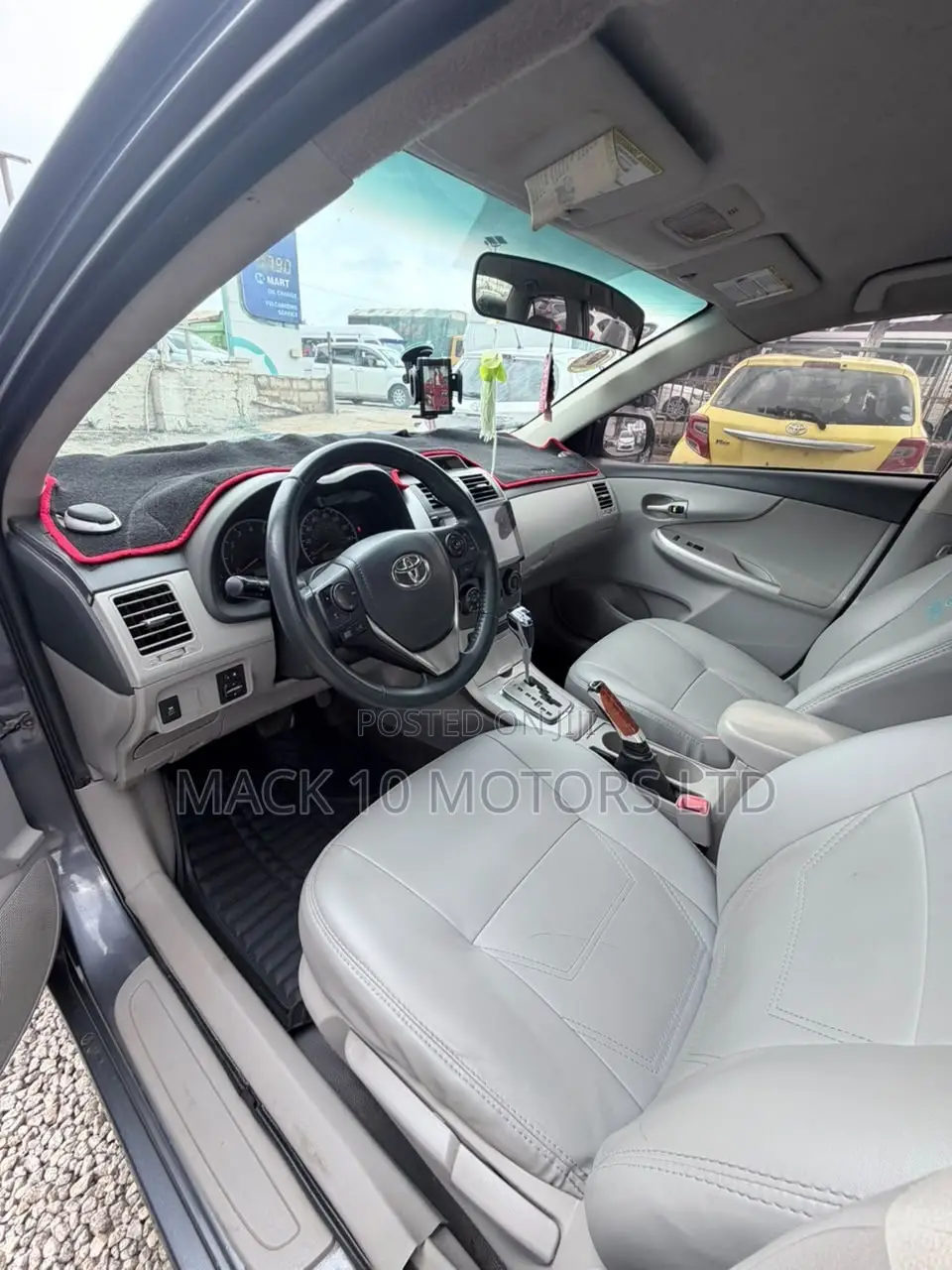 Toyota Corolla L 4dr Sedan (1.8L 4cyl 5M) 2013 Gray
