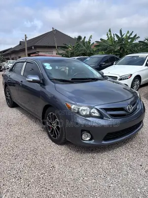Toyota Corolla L 4dr Sedan (1.8L 4cyl 5M) 2013 Gray