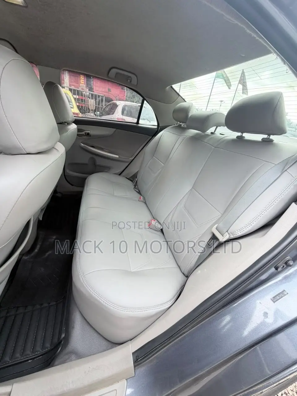 Toyota Corolla L 4dr Sedan (1.8L 4cyl 5M) 2013 Gray