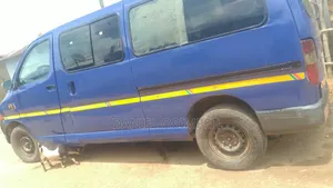 Toyota HiAce 2002 Blue