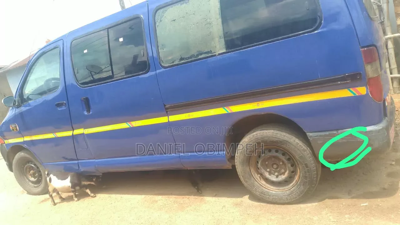 Toyota HiAce 2002 Blue