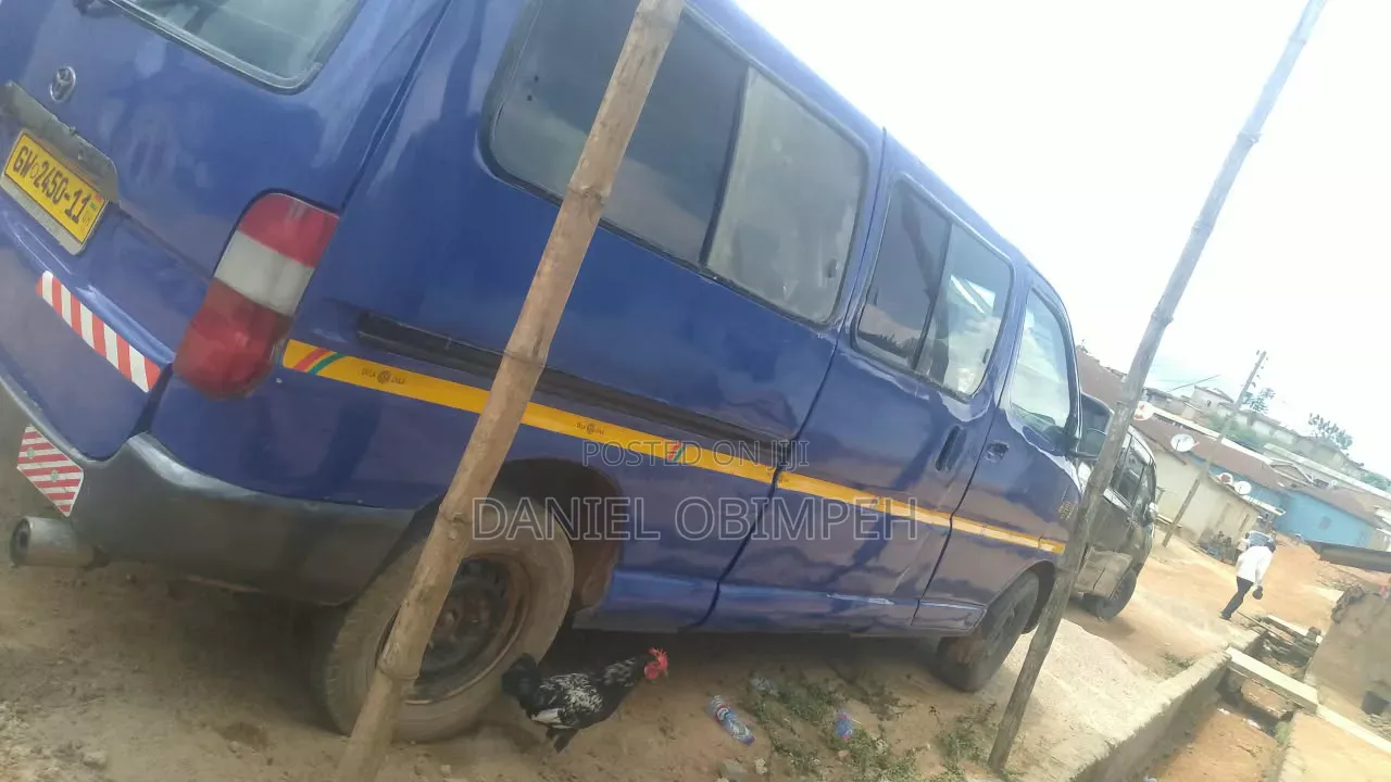 Toyota HiAce 2002 Blue