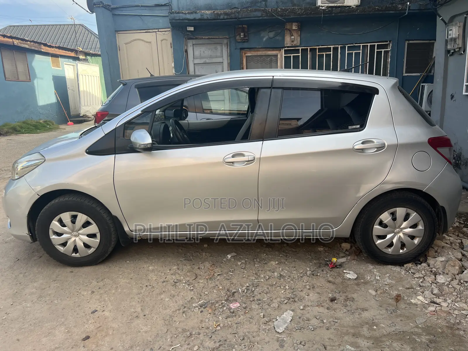 Toyota Vitz 1.0 FWD 5dr 2012 Silver