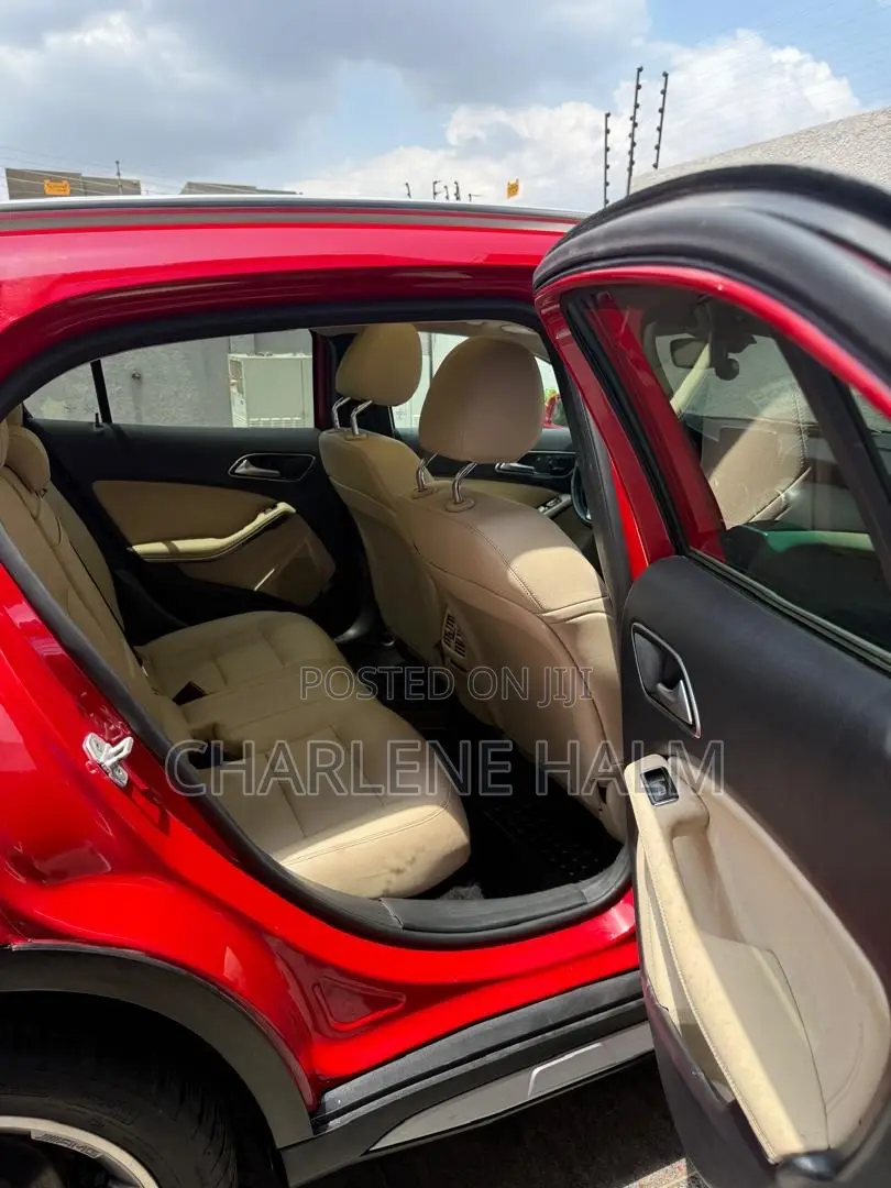 Mercedes-Benz GLA 250 2018 Red