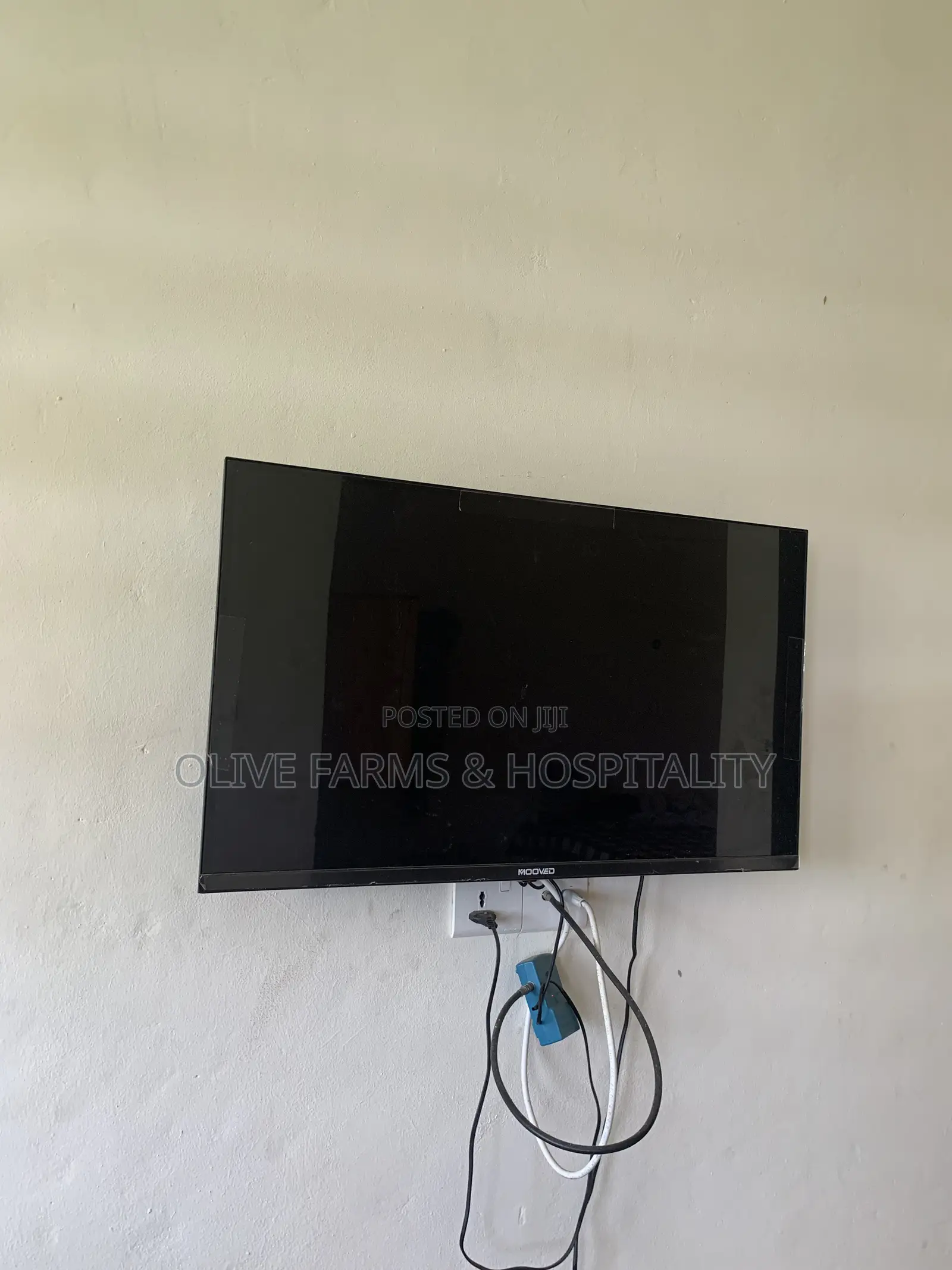 32 Inch Slightly Used Mooved TV Without Box