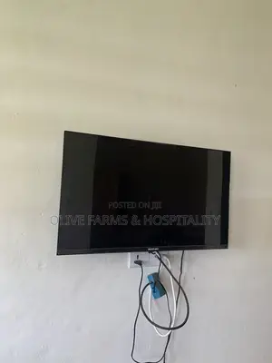 32 Inch Slightly Used Mooved TV Without Box