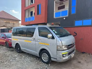 Toyota HiAce 2014 Silver