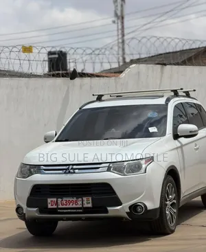 Mitsubishi Outlander SE 4dr SUV AWD (2.4L 4cyl CVT) 2015 White