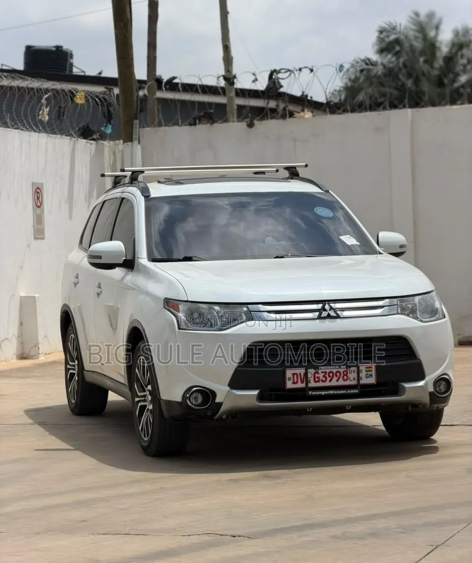 Mitsubishi Outlander SE 4dr SUV AWD (2.4L 4cyl CVT) 2015 White