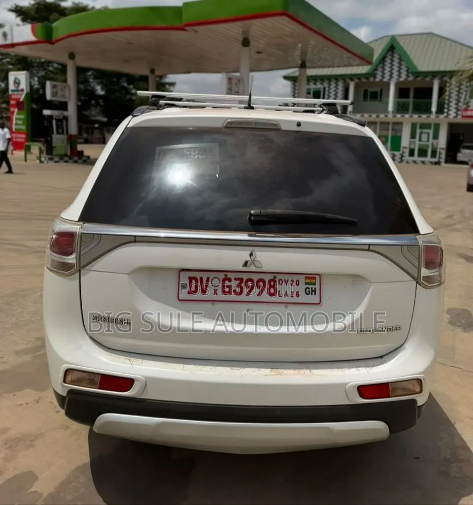 Mitsubishi Outlander SE 4dr SUV AWD (2.4L 4cyl CVT) 2015 White