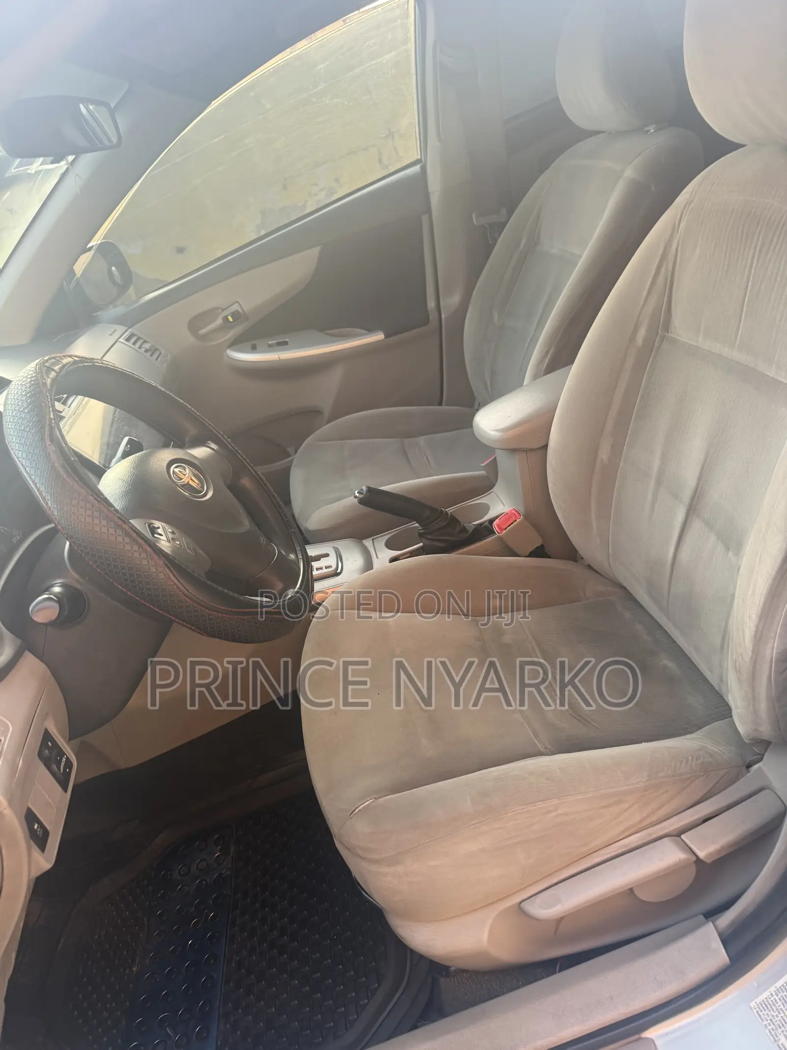 Toyota Corolla LE 4dr Sedan (1.8L 4cyl 4A) 2013 Silver