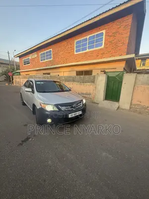 Toyota Corolla LE 4dr Sedan (1.8L 4cyl 4A) 2013 Silver