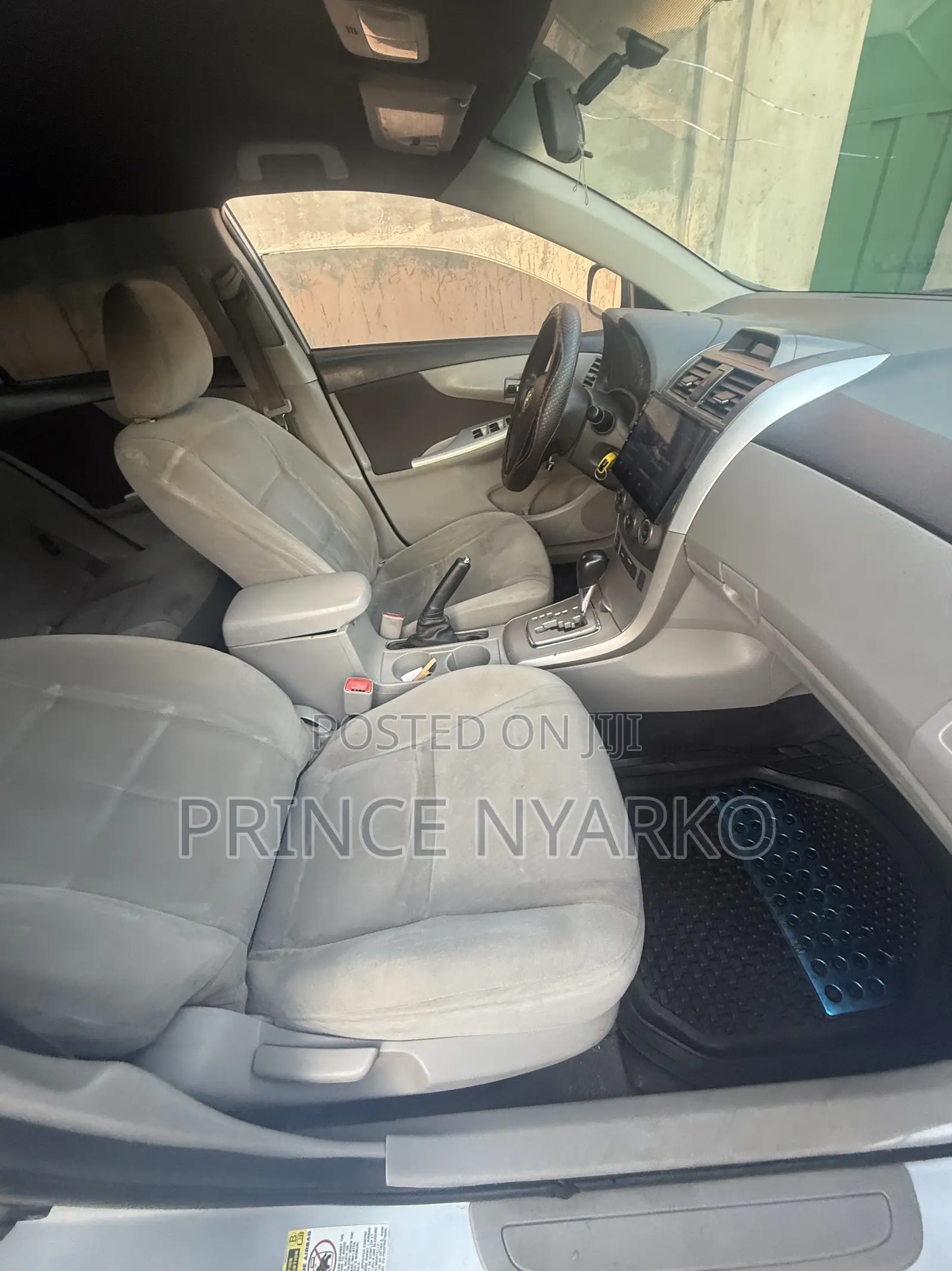 Toyota Corolla LE 4dr Sedan (1.8L 4cyl 4A) 2013 Silver