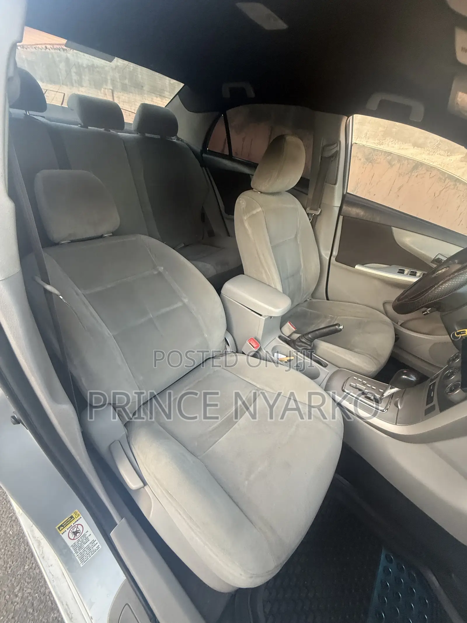 Toyota Corolla LE 4dr Sedan (1.8L 4cyl 4A) 2013 Silver