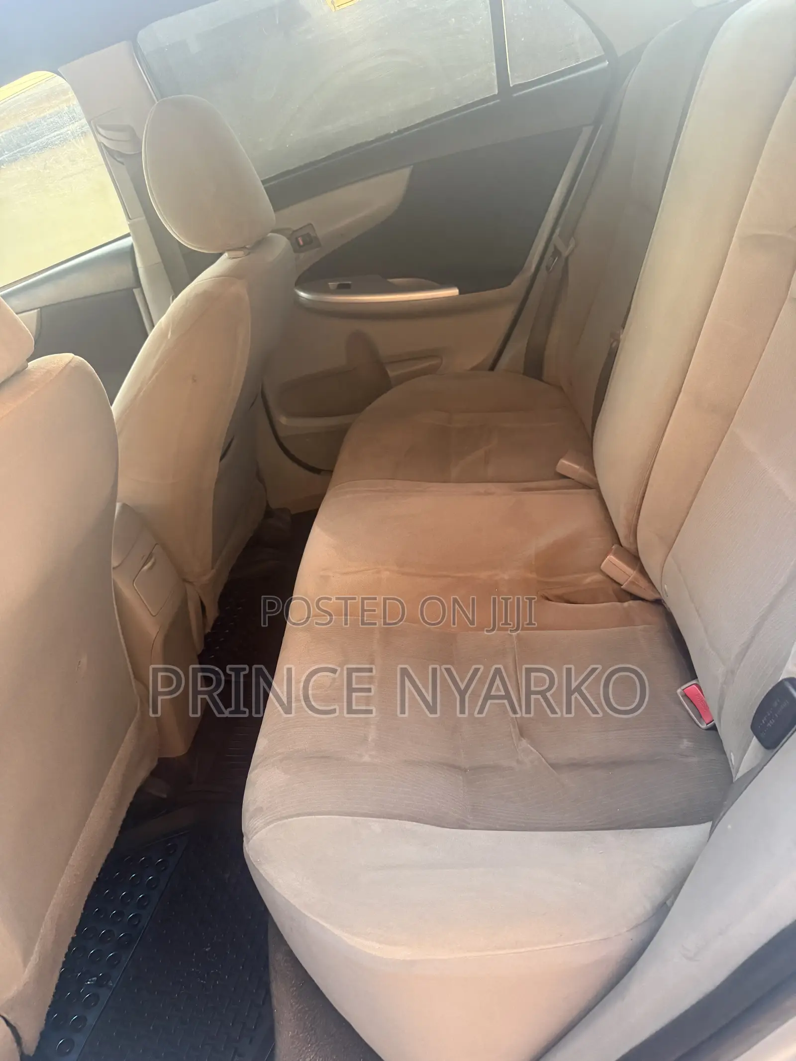 Toyota Corolla LE 4dr Sedan (1.8L 4cyl 4A) 2013 Silver