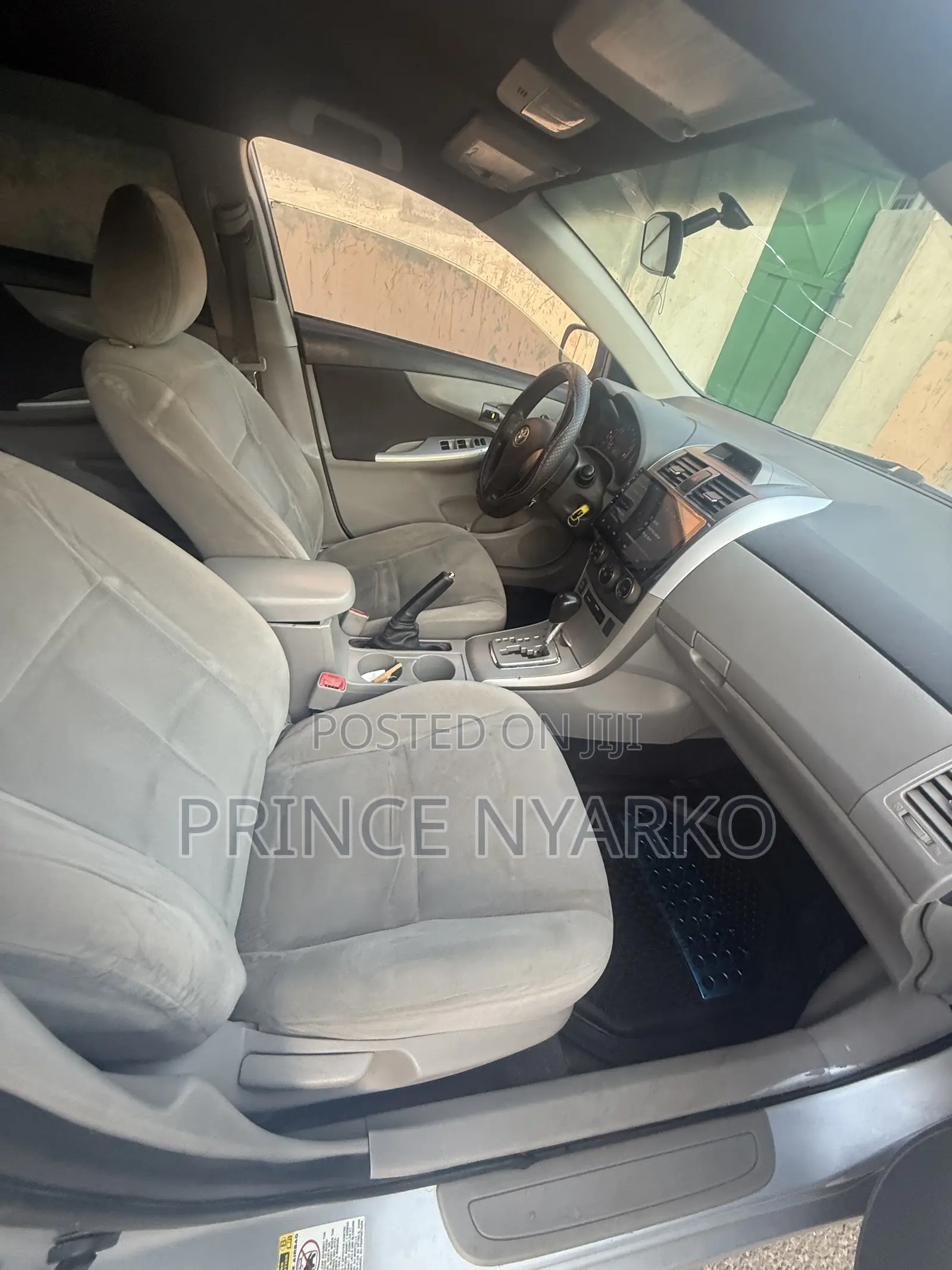 Toyota Corolla LE 4dr Sedan (1.8L 4cyl 4A) 2013 Silver