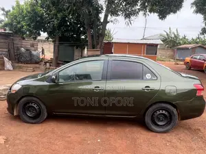 Toyota Yaris Base Sedan 4dr 2010 Green