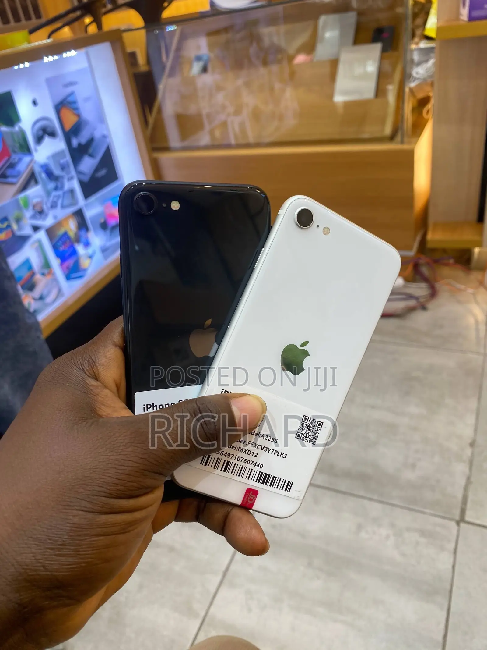Apple iPhone SE (2022) 64 GB Black