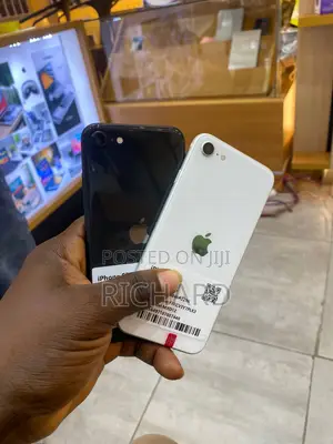 Apple iPhone SE (2022) 64 GB Black