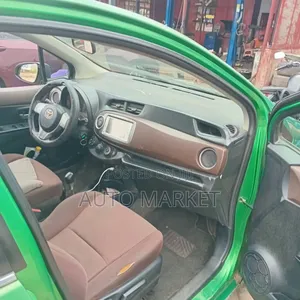 Toyota Vitz 1.3 AWD 5dr 2013 Green