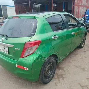 Toyota Vitz 1.3 AWD 5dr 2013 Green