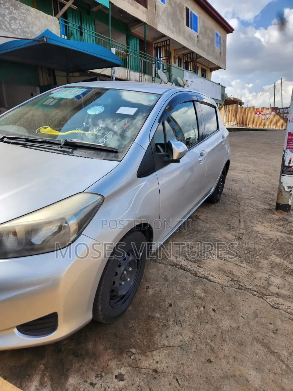 Toyota Vitz 1.3 FWD 5dr 2013 Silver