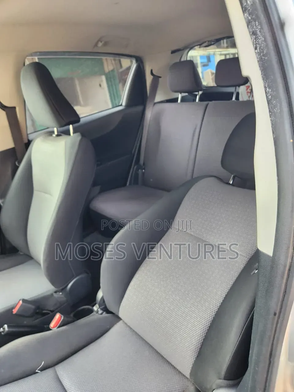 Toyota Vitz 1.3 FWD 5dr 2013 Silver