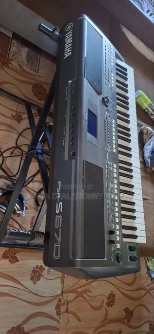 Yamaha PSR S670