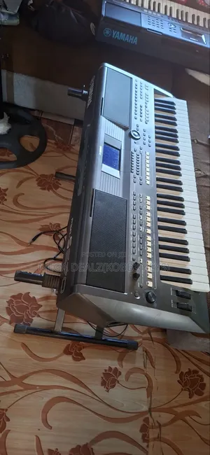 Yamaha PSR S670
