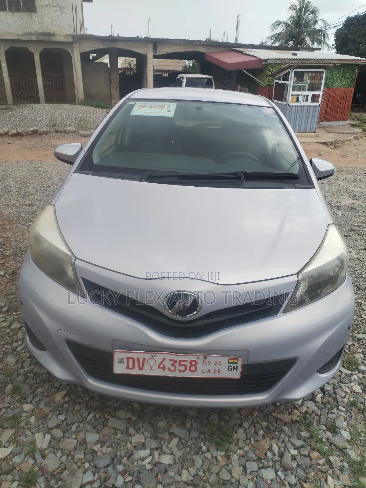 Toyota Vitz 1.3 FWD 5dr 2012 Beige