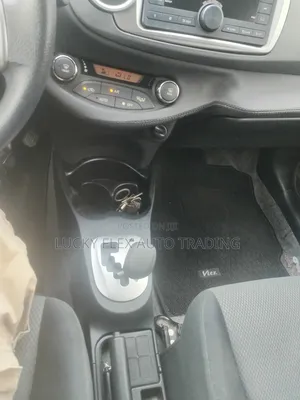 Toyota Vitz 1.3 FWD 5dr 2012 Beige