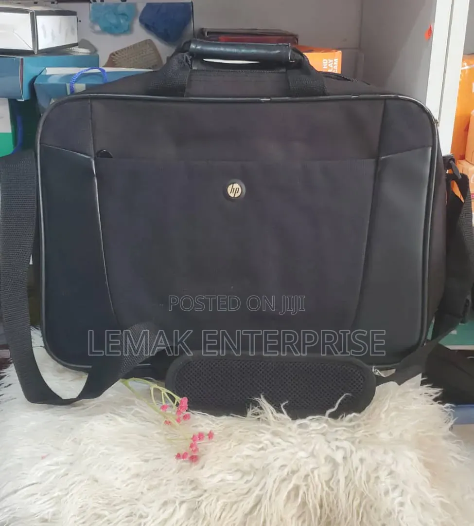 HP Essential Top Load Case a Classic, Durable Briefcase-Style Shoulder