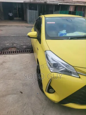 Toyota Vitz 2017 Yellow