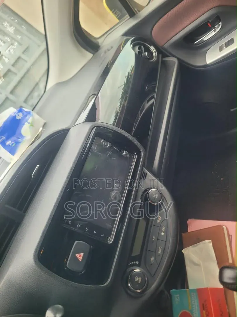 Toyota Vitz 2017 Yellow