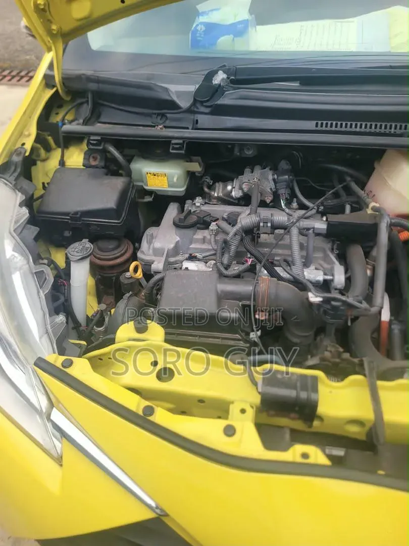 Toyota Vitz 2017 Yellow