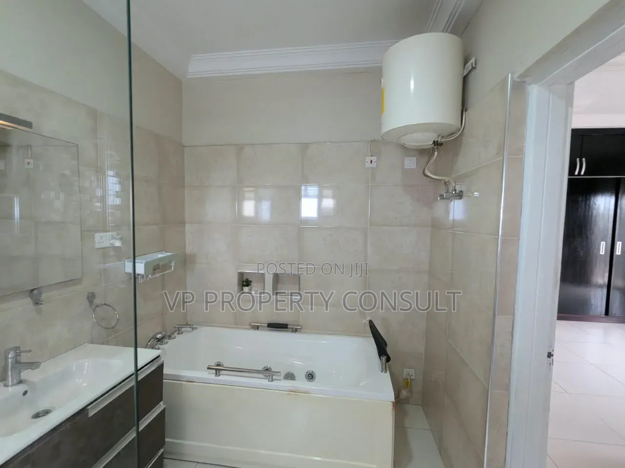 3bdrm Townhouse / Terrace in Parakuo Estate for rent