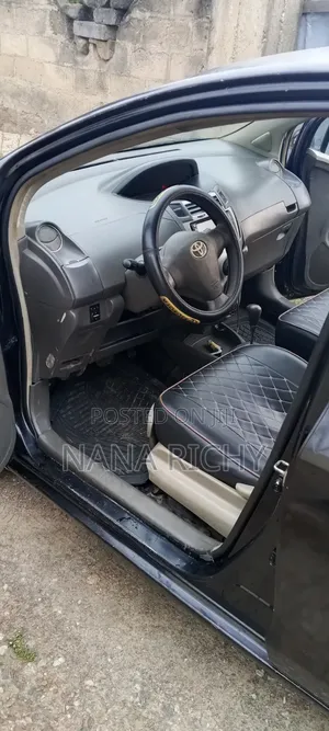 Toyota Vitz 1.0 FWD 3dr 2010 Black