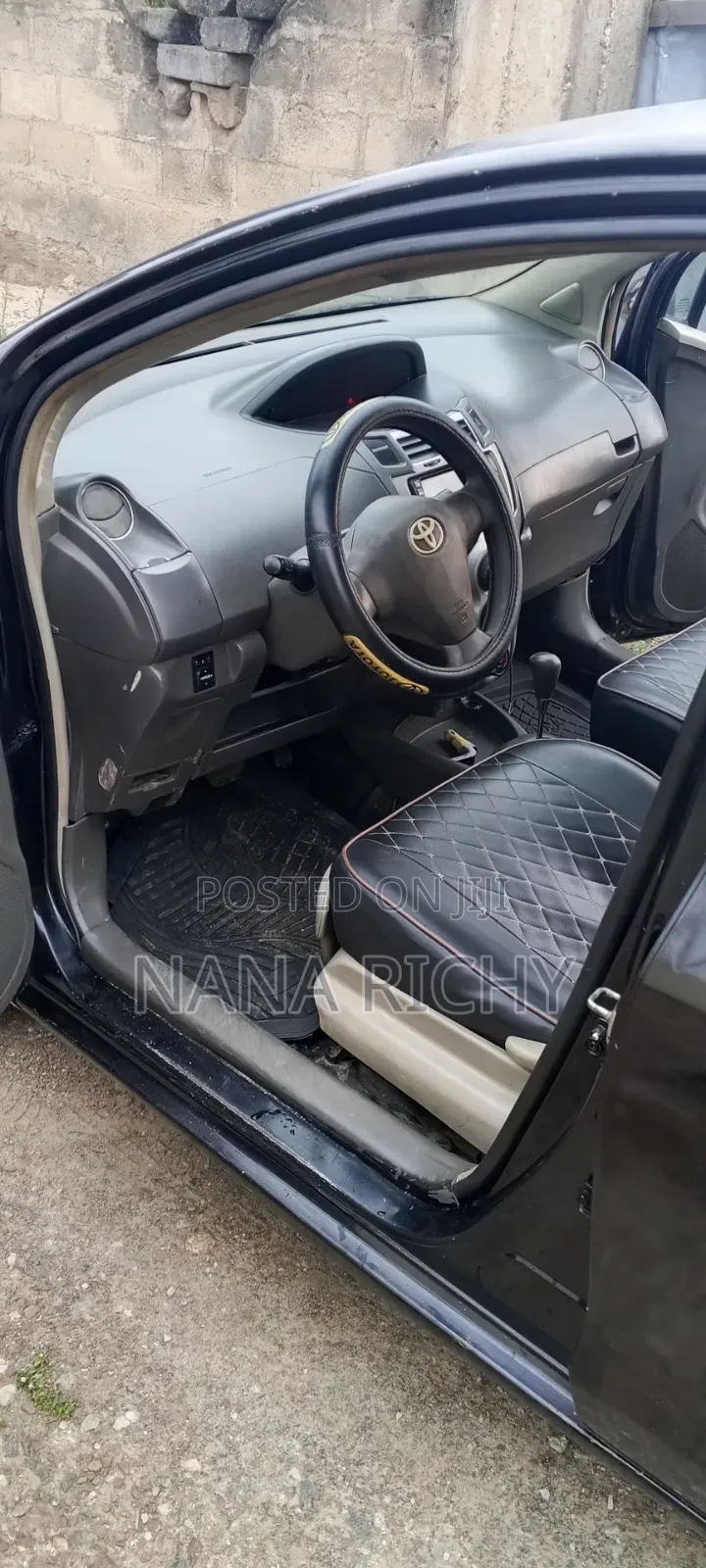 Toyota Vitz 1.0 FWD 3dr 2010 Black