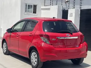 Toyota Vitz 1.3 AWD 5dr 2014 Red