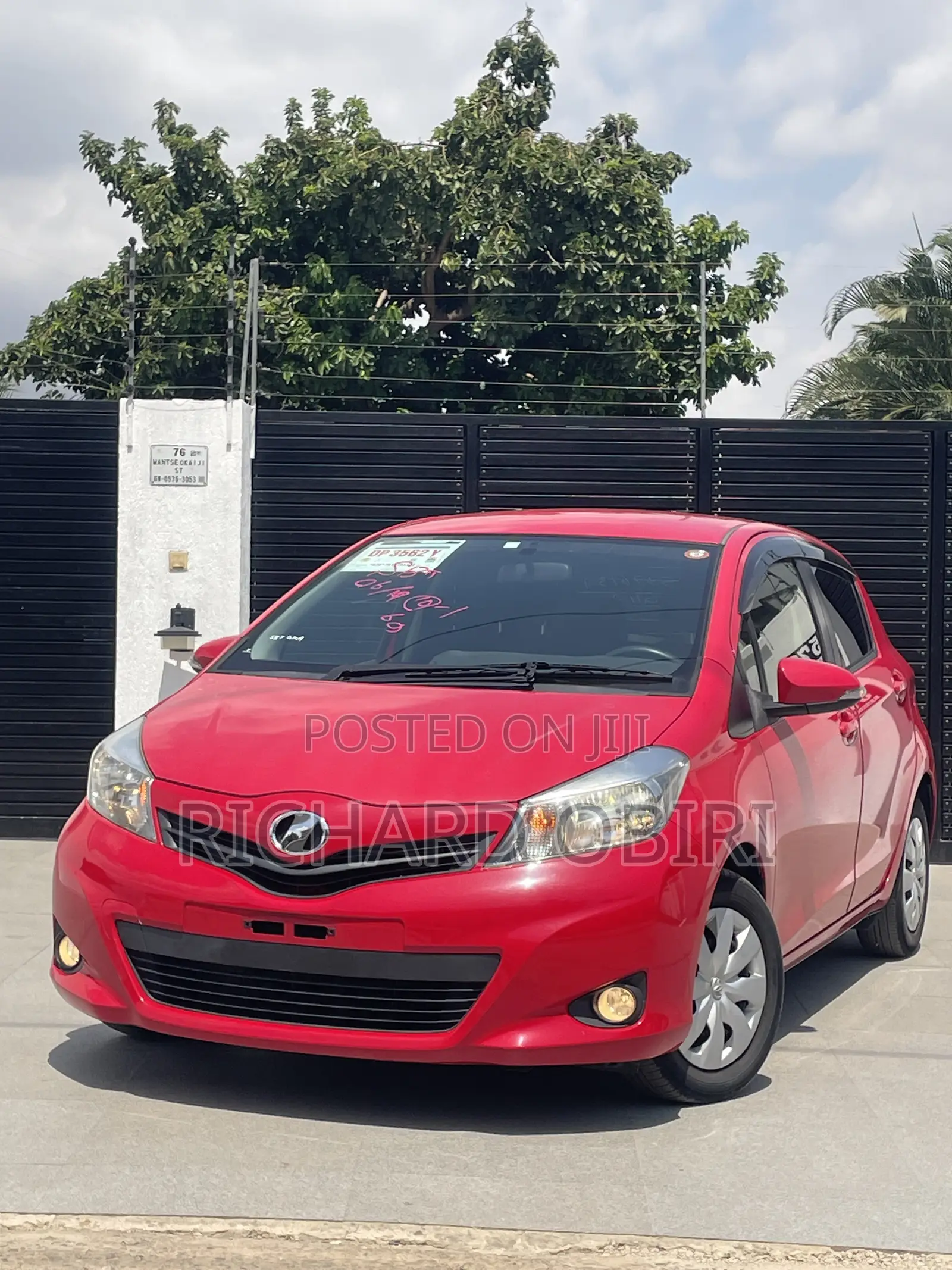Toyota Vitz 1.3 AWD 5dr 2014 Red