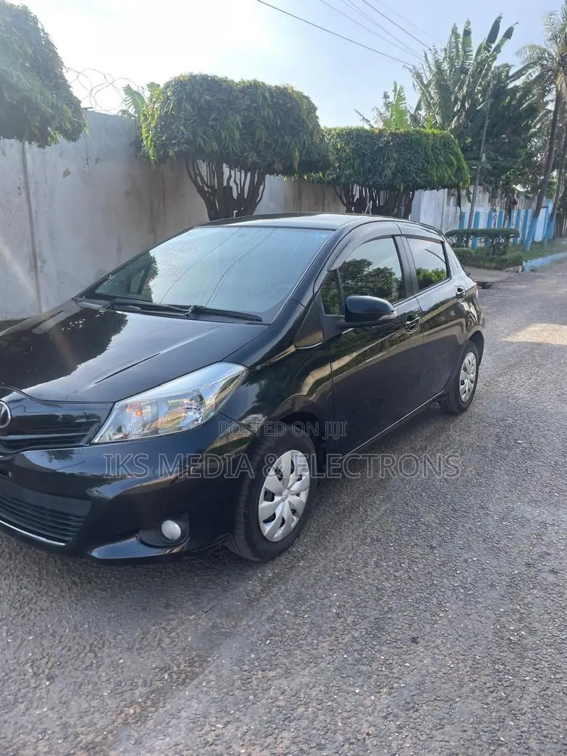 Toyota Vitz 2014 Black