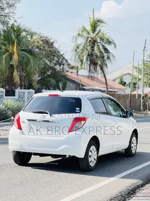 Toyota Vitz 1.3 AWD 5dr 2013 White