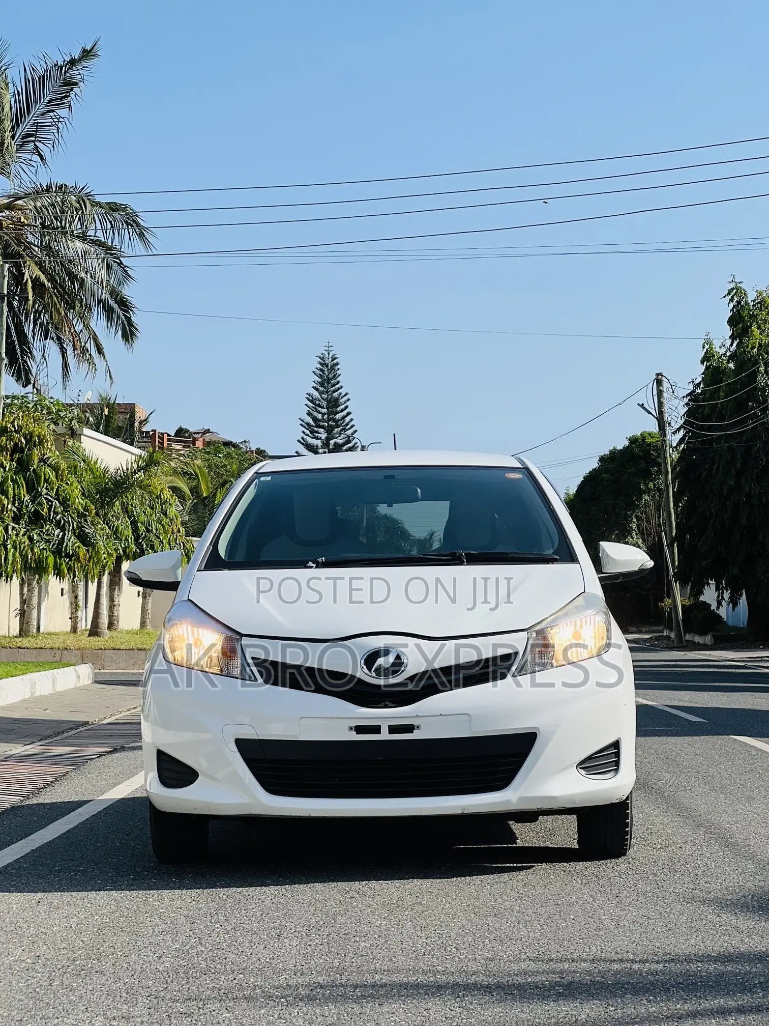 Toyota Vitz 1.3 AWD 5dr 2013 White