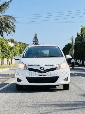 Toyota Vitz 1.3 AWD 5dr 2013 White