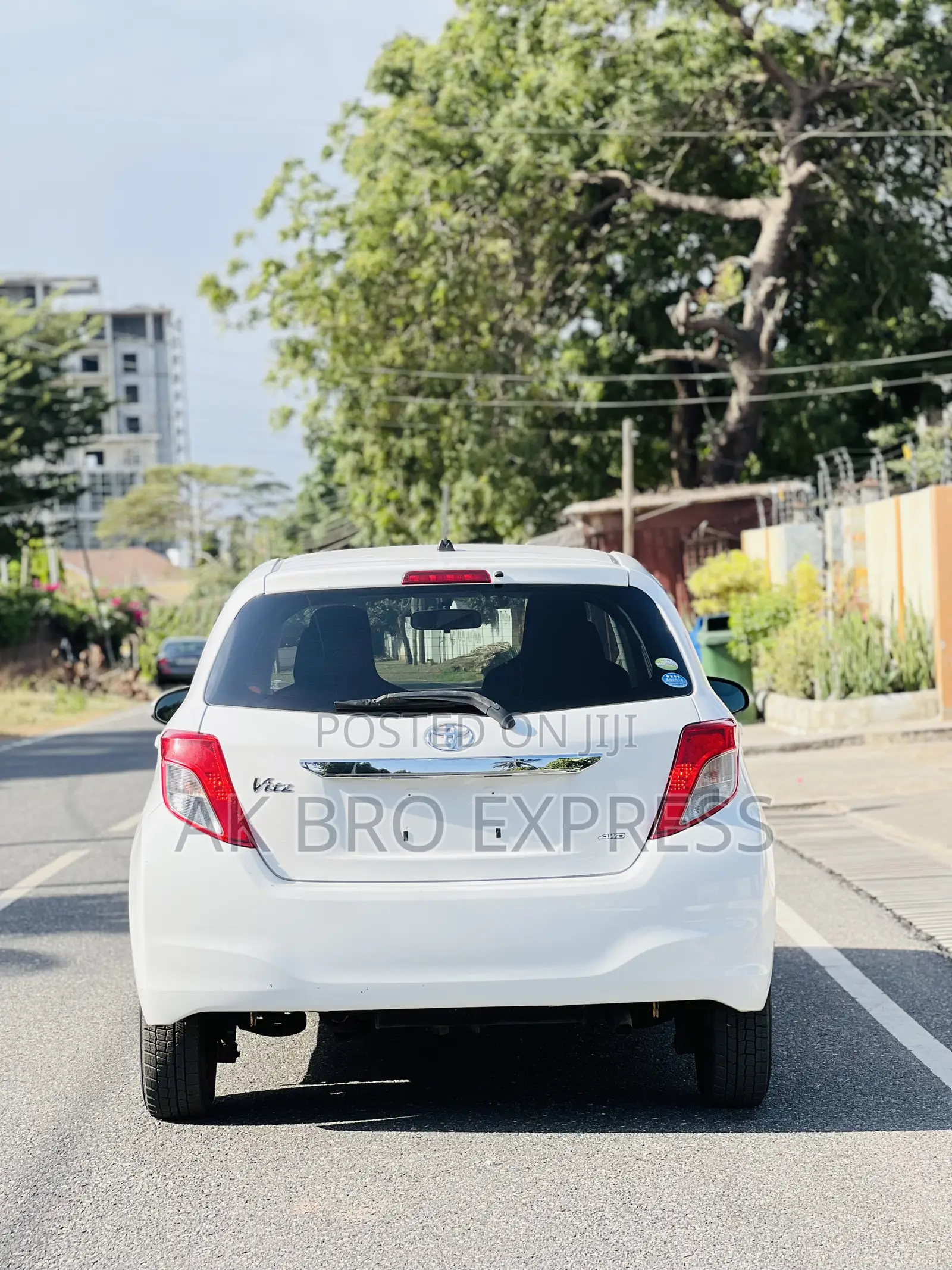 Toyota Vitz 1.3 AWD 5dr 2013 White