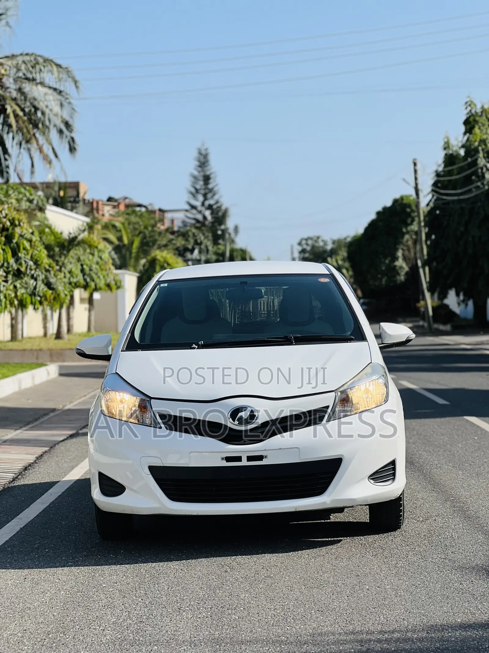Toyota Vitz 1.3 AWD 5dr 2013 White